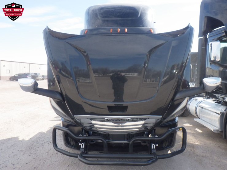 2022-freightliner-cascadia-116-image-20