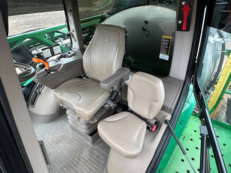 2021-john-deere-r4044-image-105