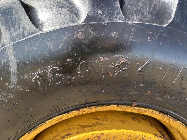 2017-deere-210lep-image-27