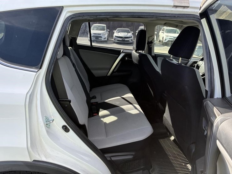 2016-toyota-rav4-image-9