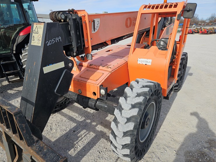 2017-jlg-8042-image-4