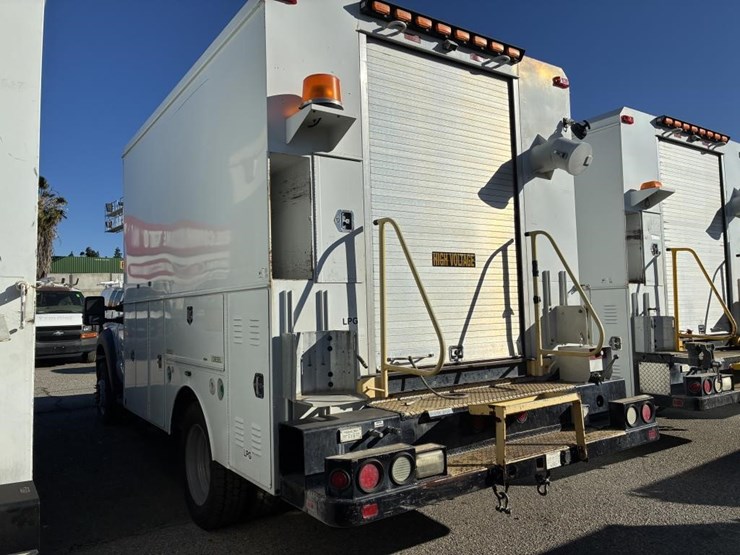 2011-ford-f550-image-4