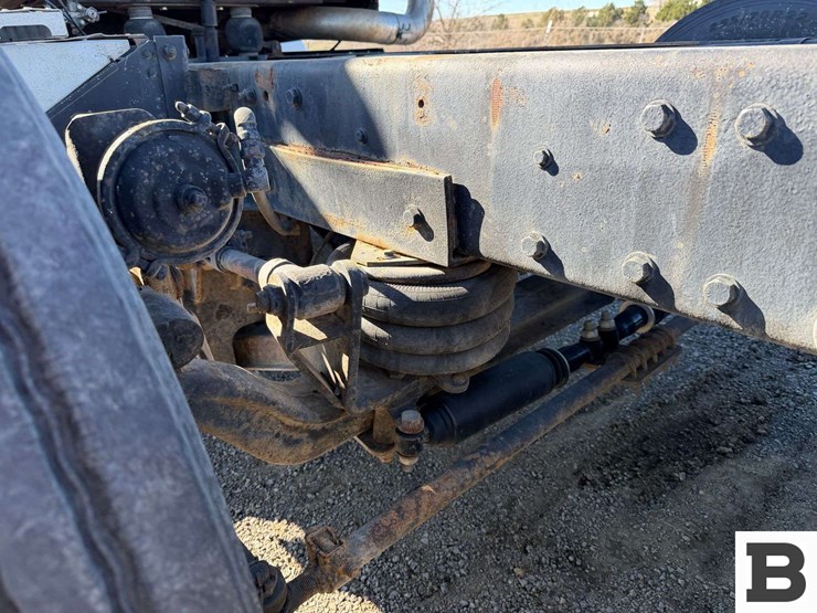 1992-freightliner-fld120-image-19