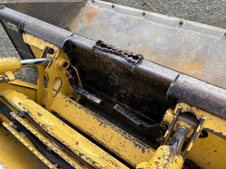 2006-john-deere-322-image-11