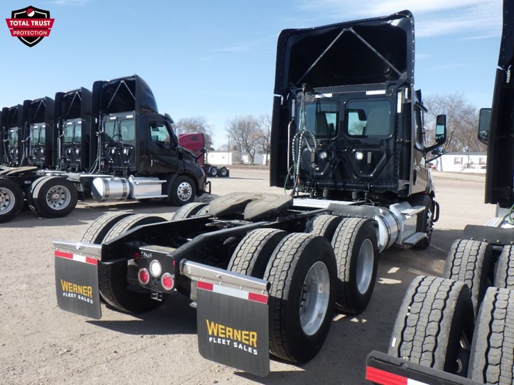 2022-freightliner-cascadia-116-image-7