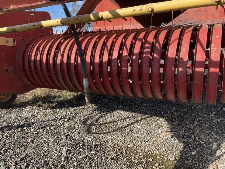 new-holland-144-image-7