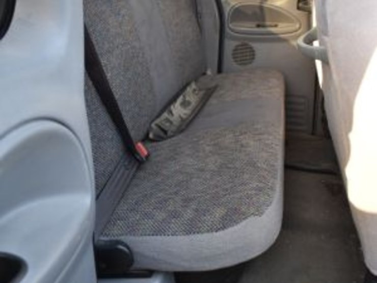 2001-dodge-2500-image-15