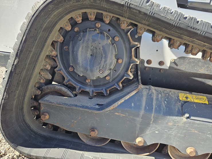 2022-bobcat-t770-image-15