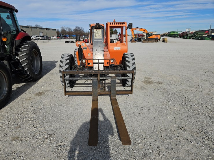 2017-jlg-8042-image-2