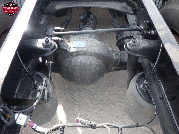 2023-peterbilt-579-image-11