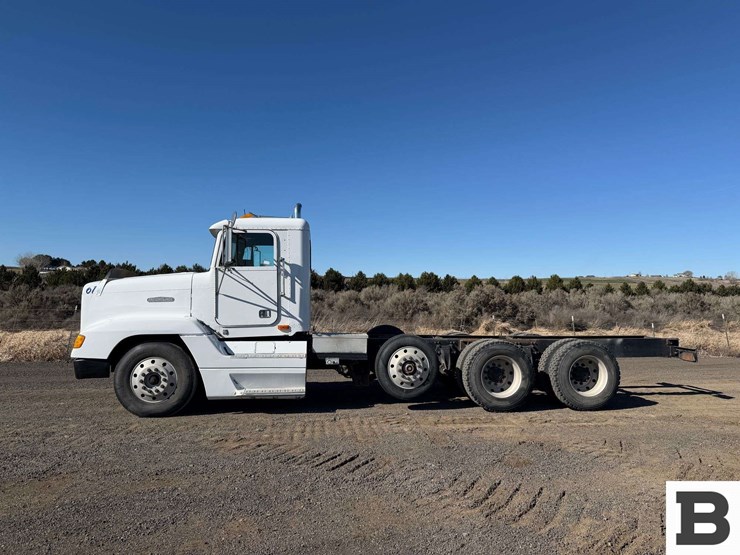 1992-freightliner-fld120-image-3