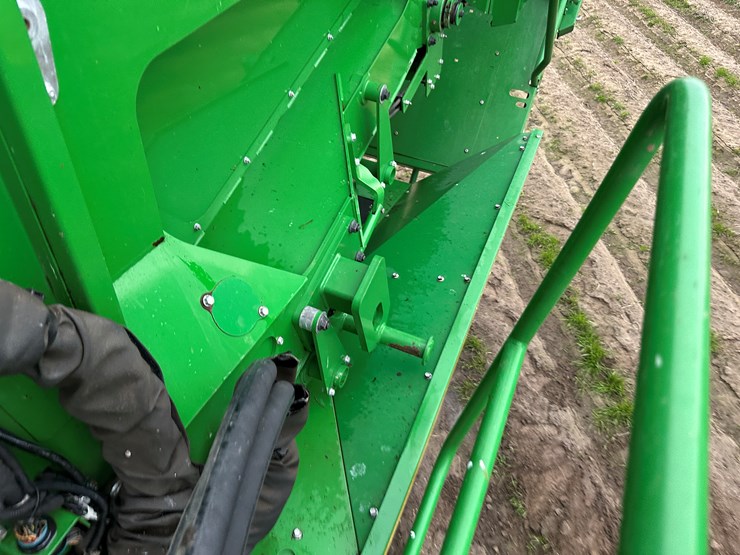 2021-john-deere-cp690-image-106
