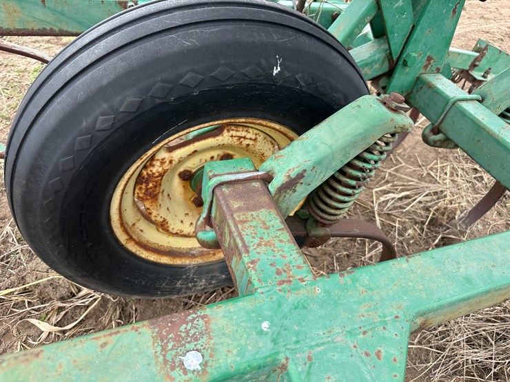 #40119-•-lot-of-(2)-7'-john-deere-cultivator-wings-image-7