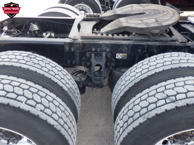 2023-peterbilt-579-image-6