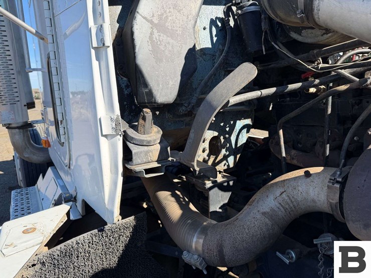 1992-freightliner-fld120-image-49