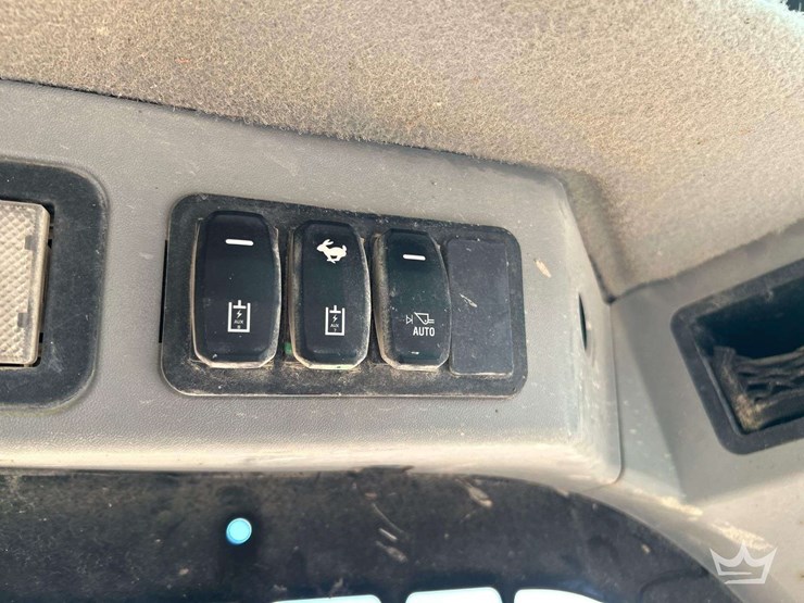 2023-caterpillar-259d3-image-15