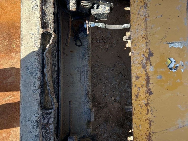 2023-caterpillar-259d3-image-19