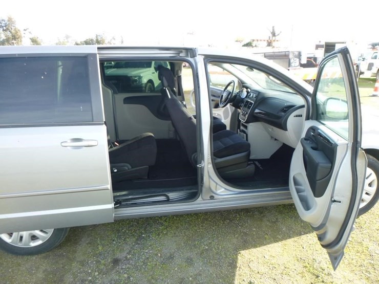 2014-dodge-grand-caravan-image-19