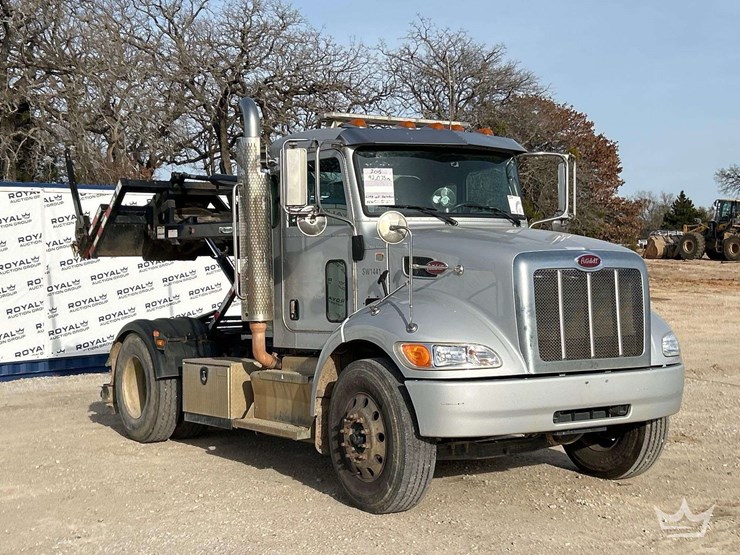 2015-peterbilt-337-image-2