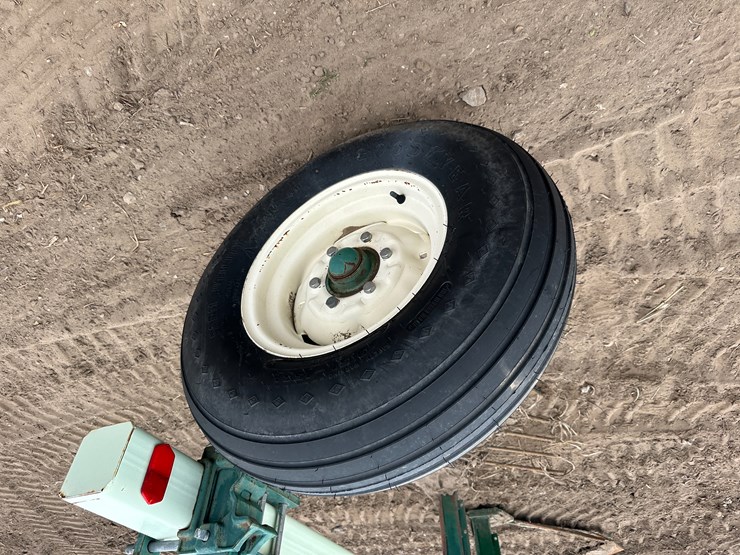 #38831-•-kmc-6-row-38"-vine-lifter-image-8