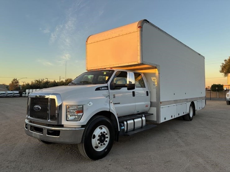 2016-ford-f650-xlt-image-1