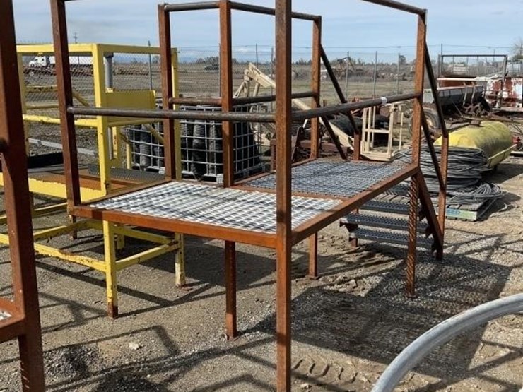 7'x4'x40"-steel-catwalk-platform-image-3