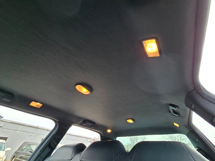 2006-cadillac-gm-superior-coach-6-door-limousine---only-21,567-miles-image-35