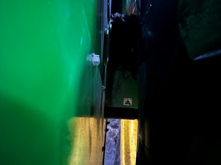 2021-john-deere-cp690-image-17