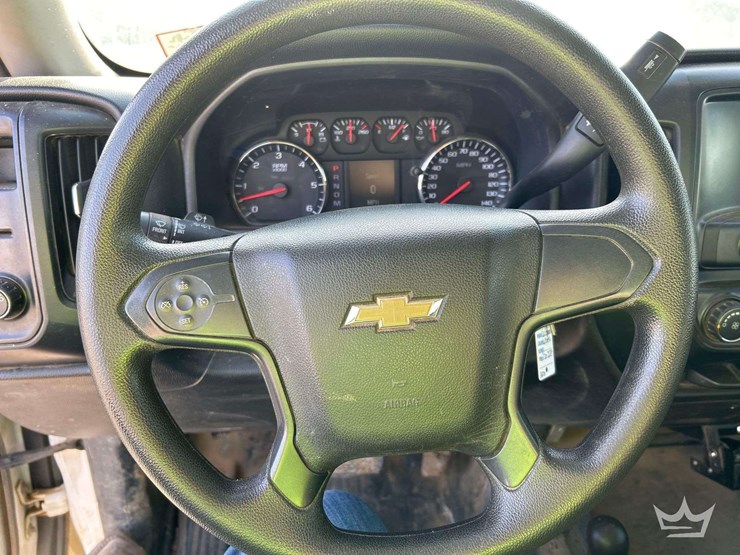 2016-chevrolet-silverado-4x4-crew-cab-pickup-truck-image-14