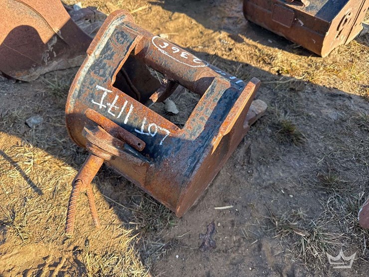 11in.-tooth-excavator-bucket-image-2