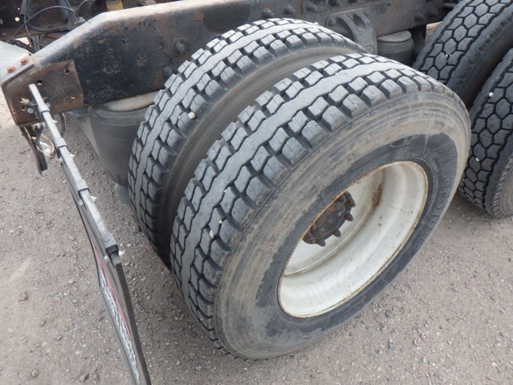 2001-peterbilt-387-image-6