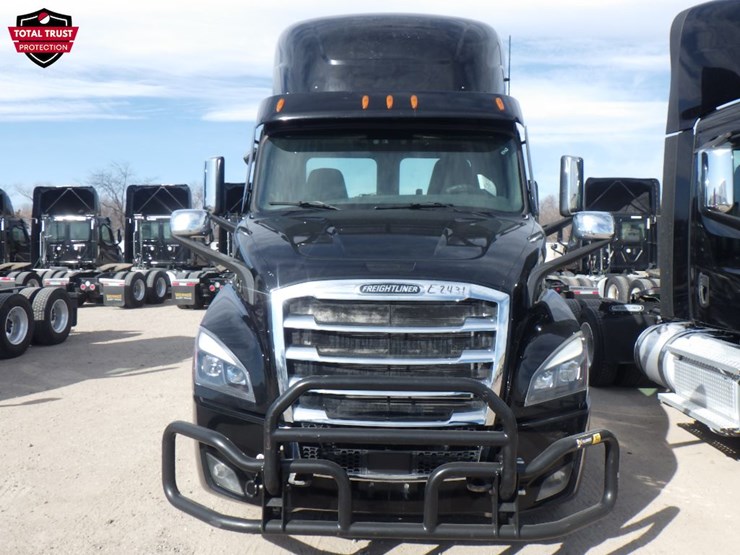 2022-freightliner-cascadia-116-image-2