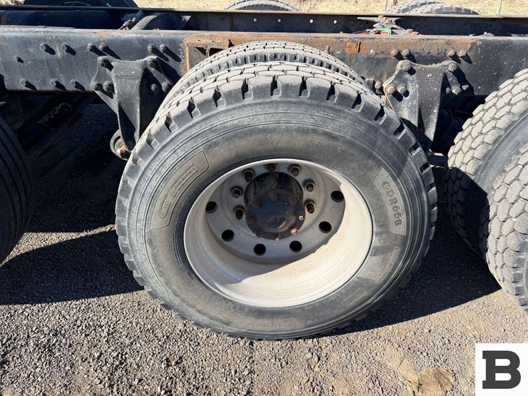 1992-freightliner-fld120-image-22