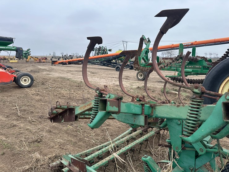 #40119-•-lot-of-(2)-7'-john-deere-cultivator-wings-image-18