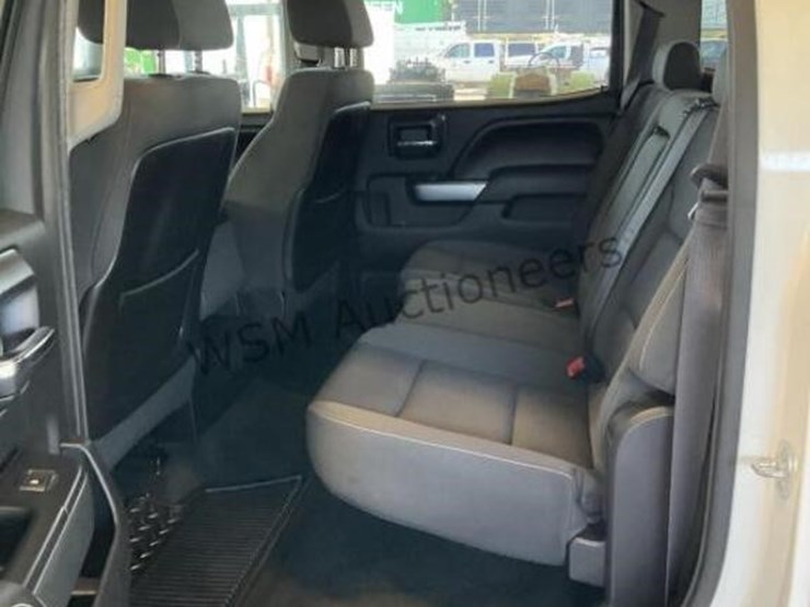 2015-chevrolet-silverado-2500hd-image-24