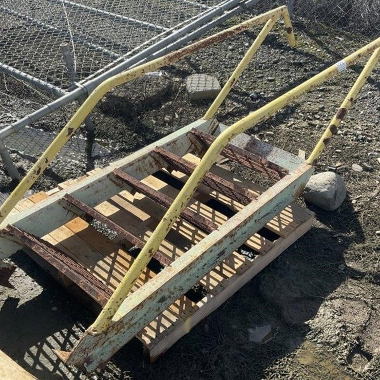 4.5' Portable Steel Staircase