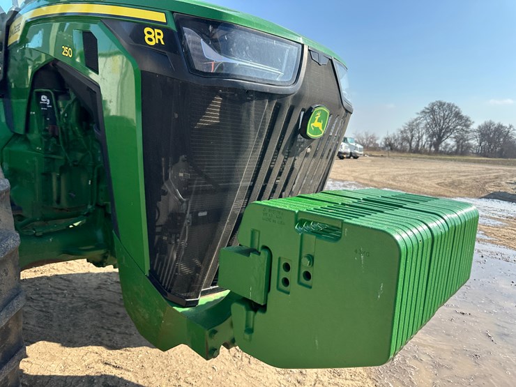 2023-john-deere-8r-250-image-37