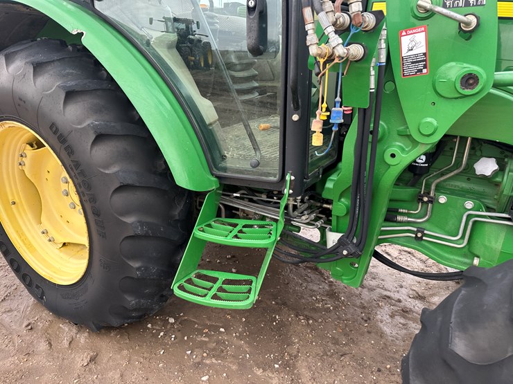 2014-john-deere-5075m-image-37