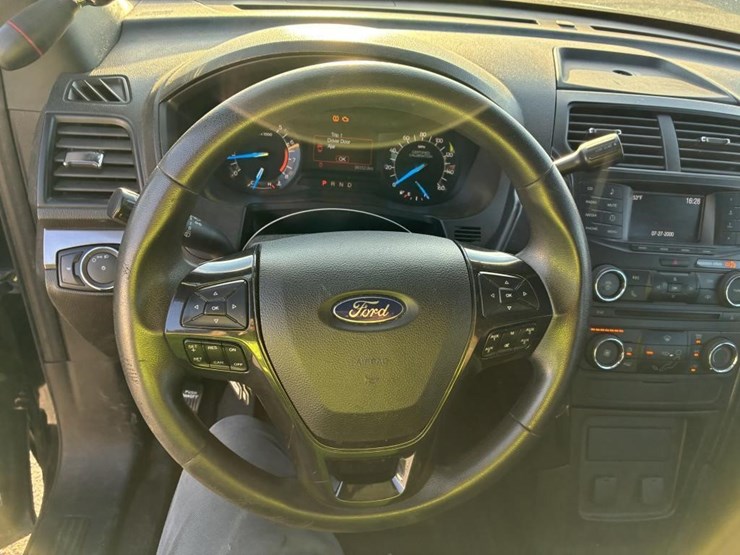 2018-ford-explorer-image-13