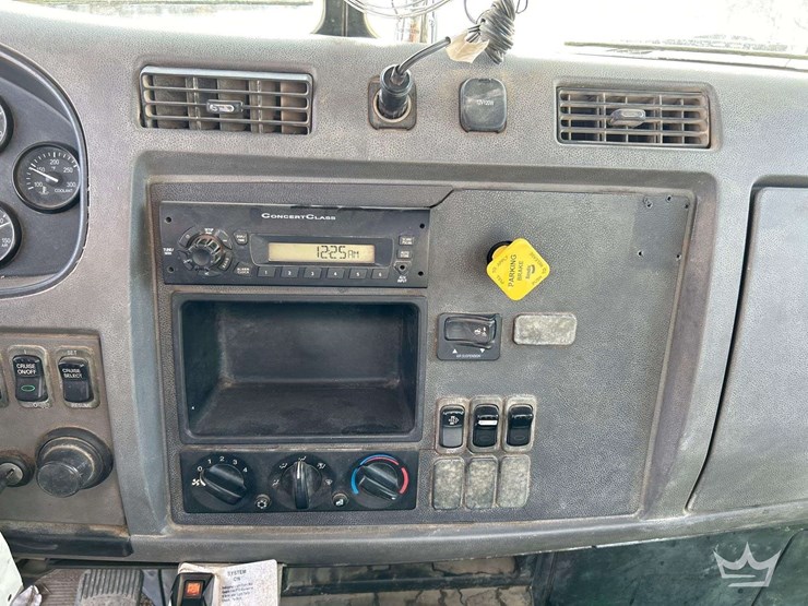 2012-peterbilt-337-image-19