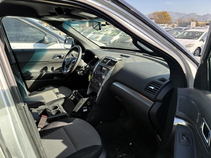 2013-ford-explorer-image-10