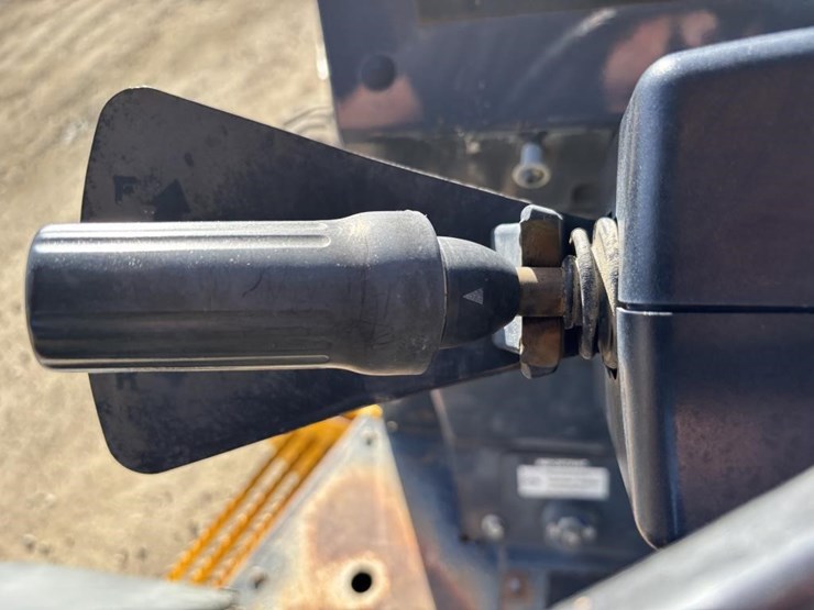 2018-deere-210lep-image-31