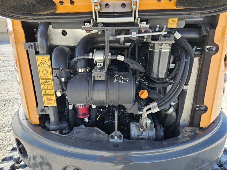 2019-case-cx37c-image-18