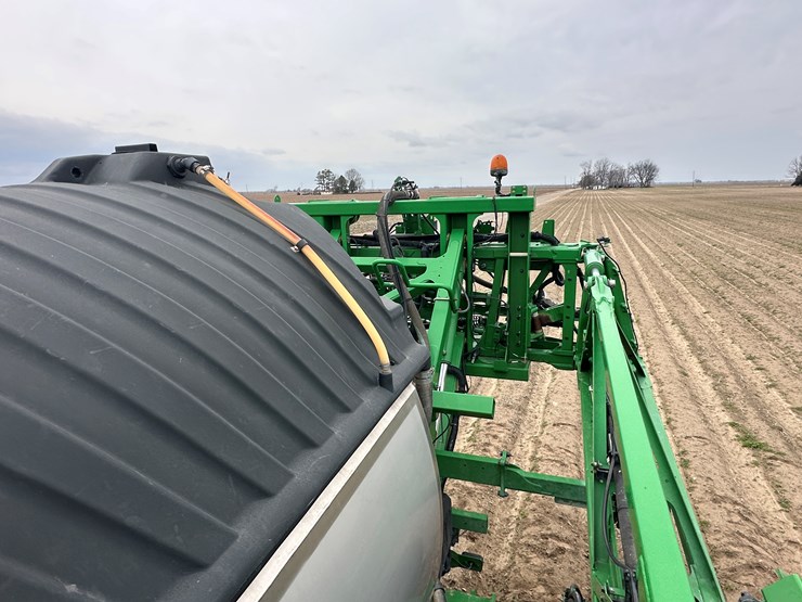 2021-john-deere-r4044-image-103