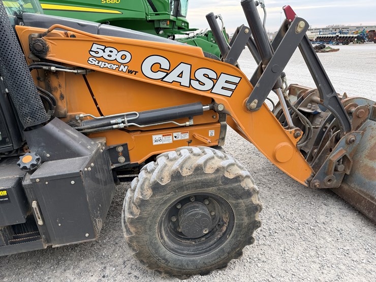 2022-case-580sn-image-26