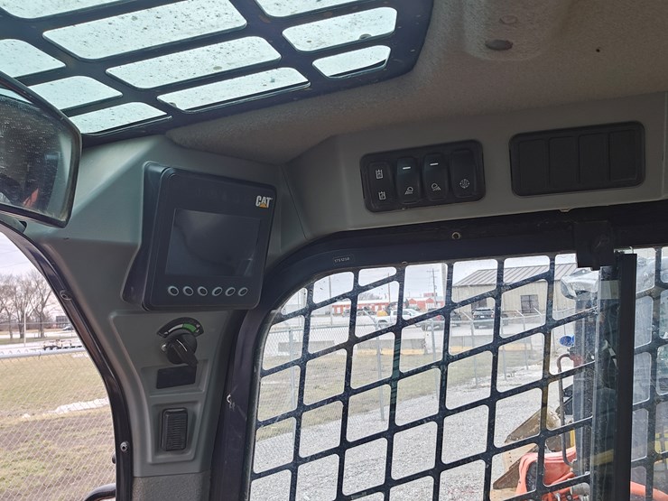 2022-caterpillar-279d3-image-10