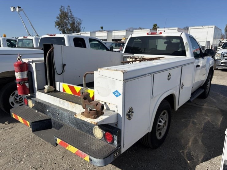 2011-chevrolet-2500-image-3