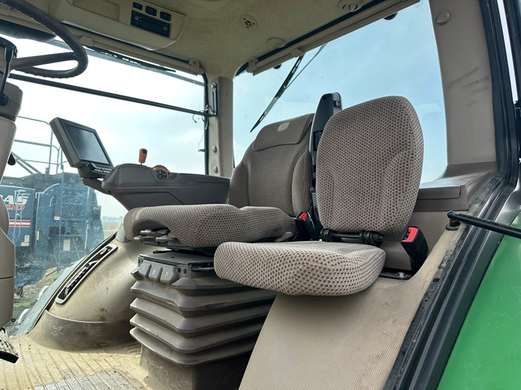 2019-john-deere-8295r-image-55