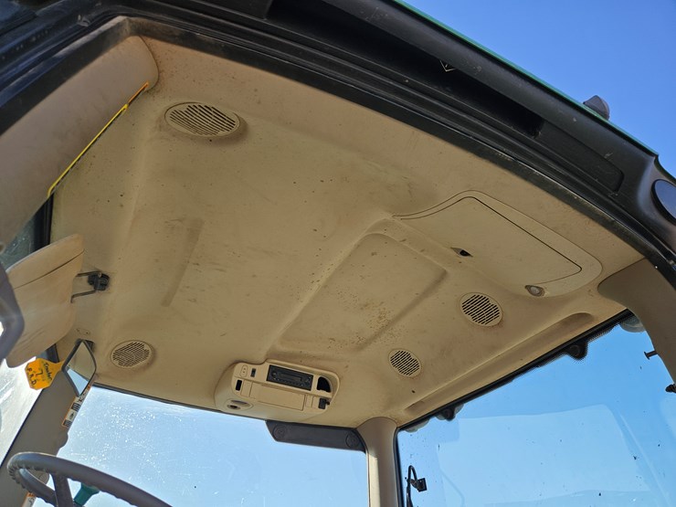 2016-john-deere-6110r-image-16