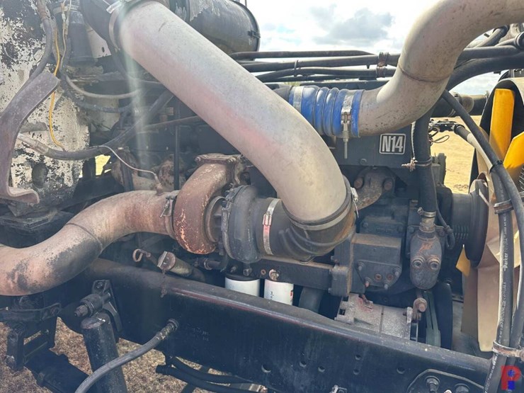 1992-freightliner-fld120-image-8